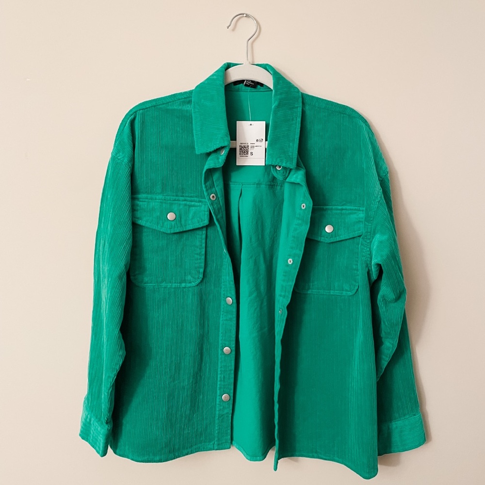 Brand new/never worn Forever 21 emerald green shacket-style top (corduroy-like)